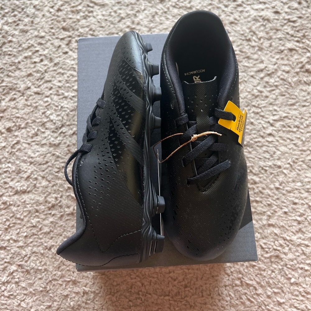 Kids Adidas Predator Accuracy.4 FxG 13.5